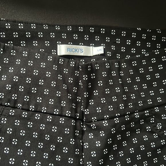 4/$20 Rickis Large 28” Crop - Picture 2 of 5